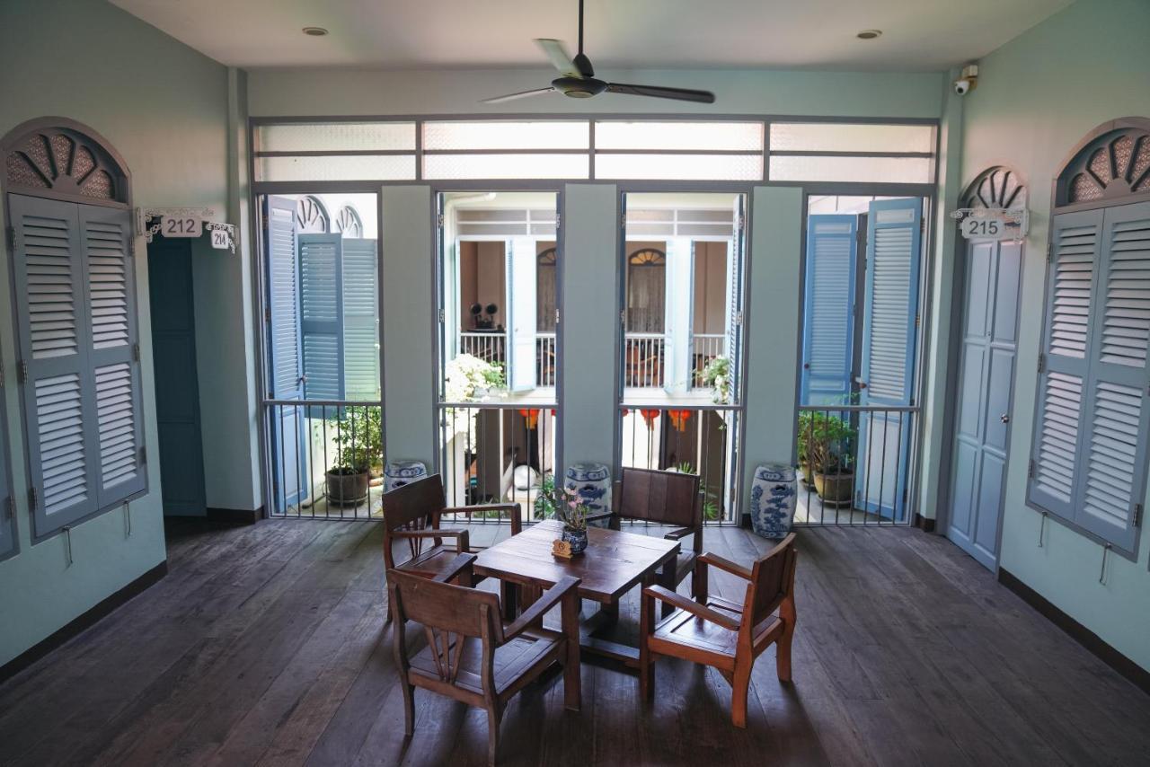 The Memory At On On Hotel Phuket Bagian luar foto