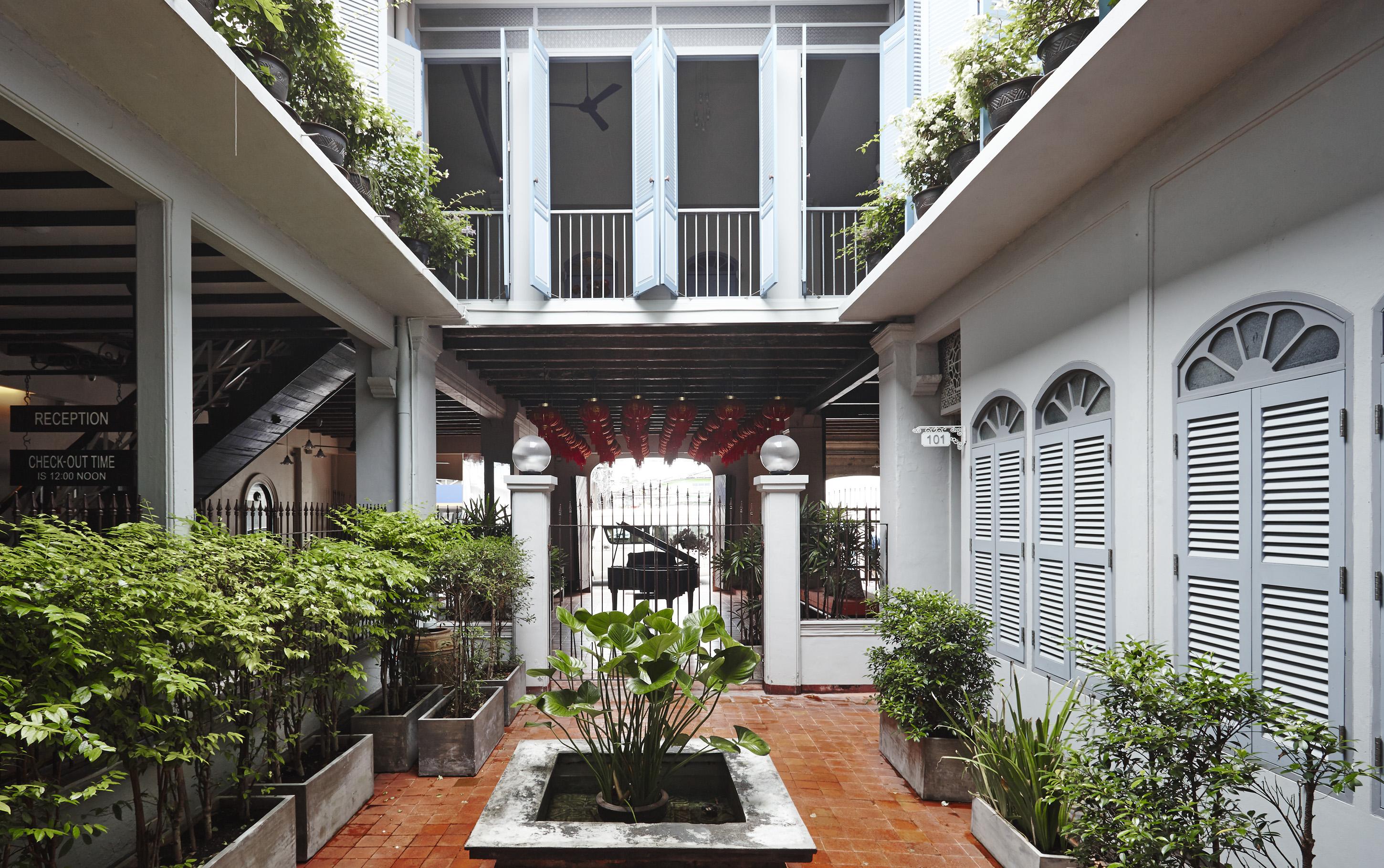 The Memory At On On Hotel Phuket Bagian luar foto
