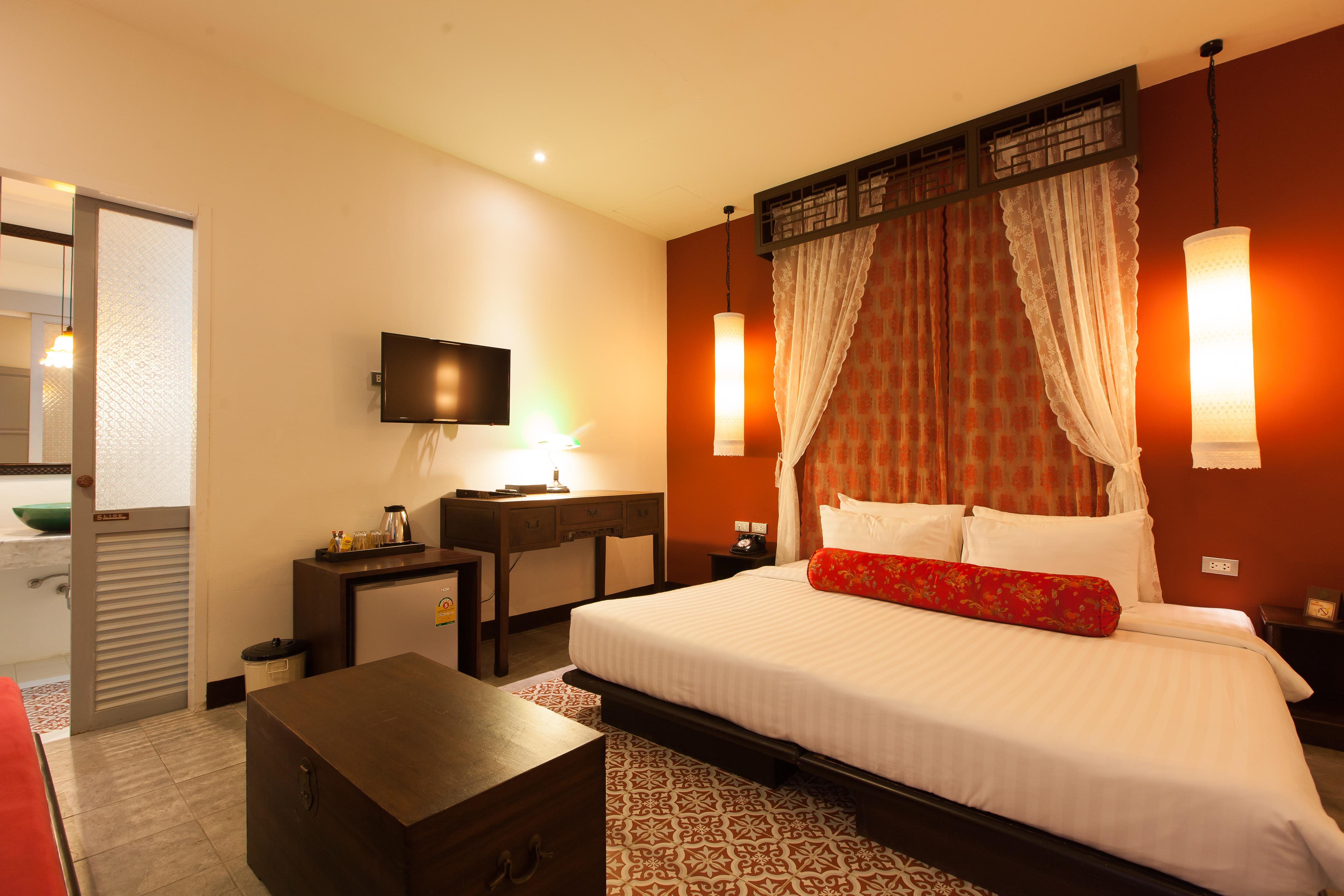 The Memory At On On Hotel Phuket Bagian luar foto